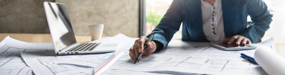 Architecte professionnelle Architecte d'intérieur designer travaillant sur le projet d'architecture de construction